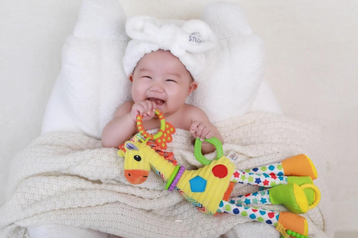 射阳三个月宝宝正确抱姿 射阳三个月宝宝正确抱姿